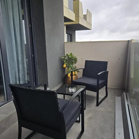 Luxury 2 Bedroom *